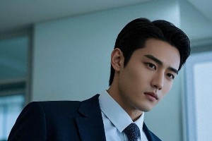 柯淳临场反应封神：微短剧演员如何化解尴尬