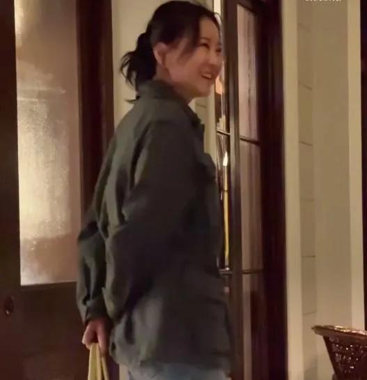 贾玲健身训练照