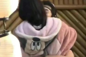 王鹤棣陈钰琪拍吻戏穿卡通睡衣引热议
