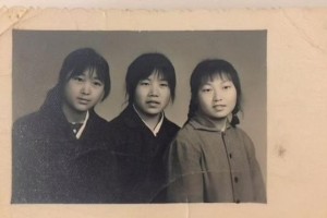 贾玲妈妈李焕英年轻旧照曝光，颜值气质不输女团