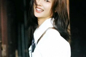 徐若晗《爱你》爆红：非典型美女如何逆袭娱乐圈
