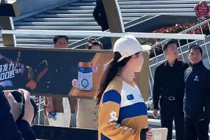 韩庚卢靖姗出席奶粉活动，卢靖姗状态引二胎猜测